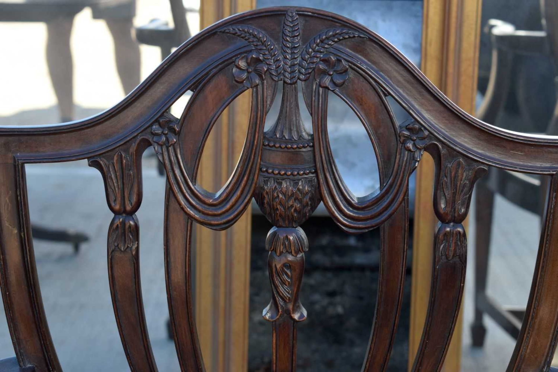 A Mahogany dining table with a veneer edging with 8 mahogany Shield back chairs with upholstered - Image 8 of 12