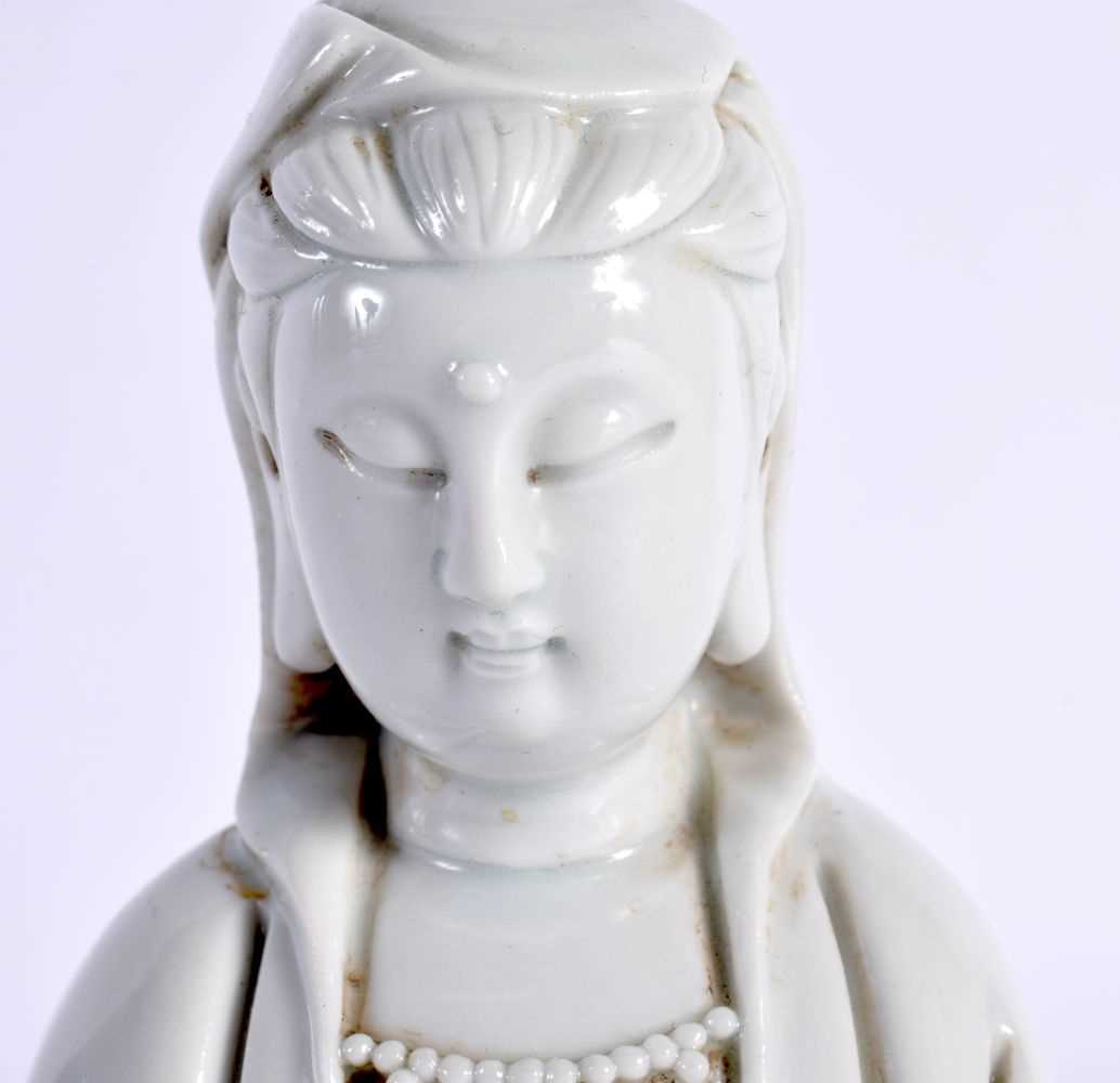 AN 18TH CENTURY CHINESE BLANC DE CHINE DEHUA PORCELAIN FIGURE OF AN IMMORTAL Yongzheng/Qianlong, - Image 2 of 7