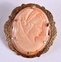 A 9CT GOLD CAMEO BROOCH. 3.3 grams. 3 cm x 2.75 cm.