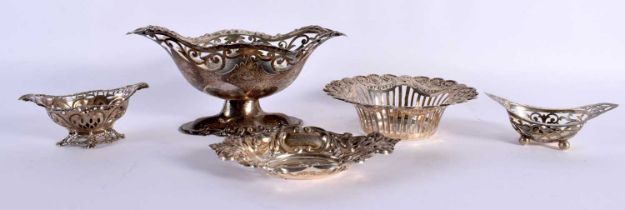 FIVE SILVER DISHES. 292 grams. Largest 17 cm wide. (5)