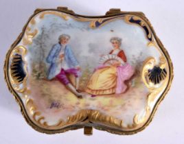 A LATE 19TH CENTURY FRENCH SEVRES STYLE PORCELAIN SNUFF BOX painted with lovers in a landscape by