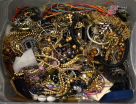 ASSORTED COSTUME JEWELLERY. (qty)