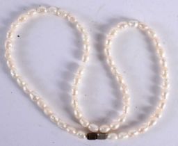 AN EDWARDIAN PEARL NECKLACE. 12.8 grams. 40 cm long.