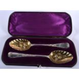 A Cased Set of 2 Georgian Silver Berry Spoons. Hallmarked London 1818. 21.5cm x 4.5cm, total