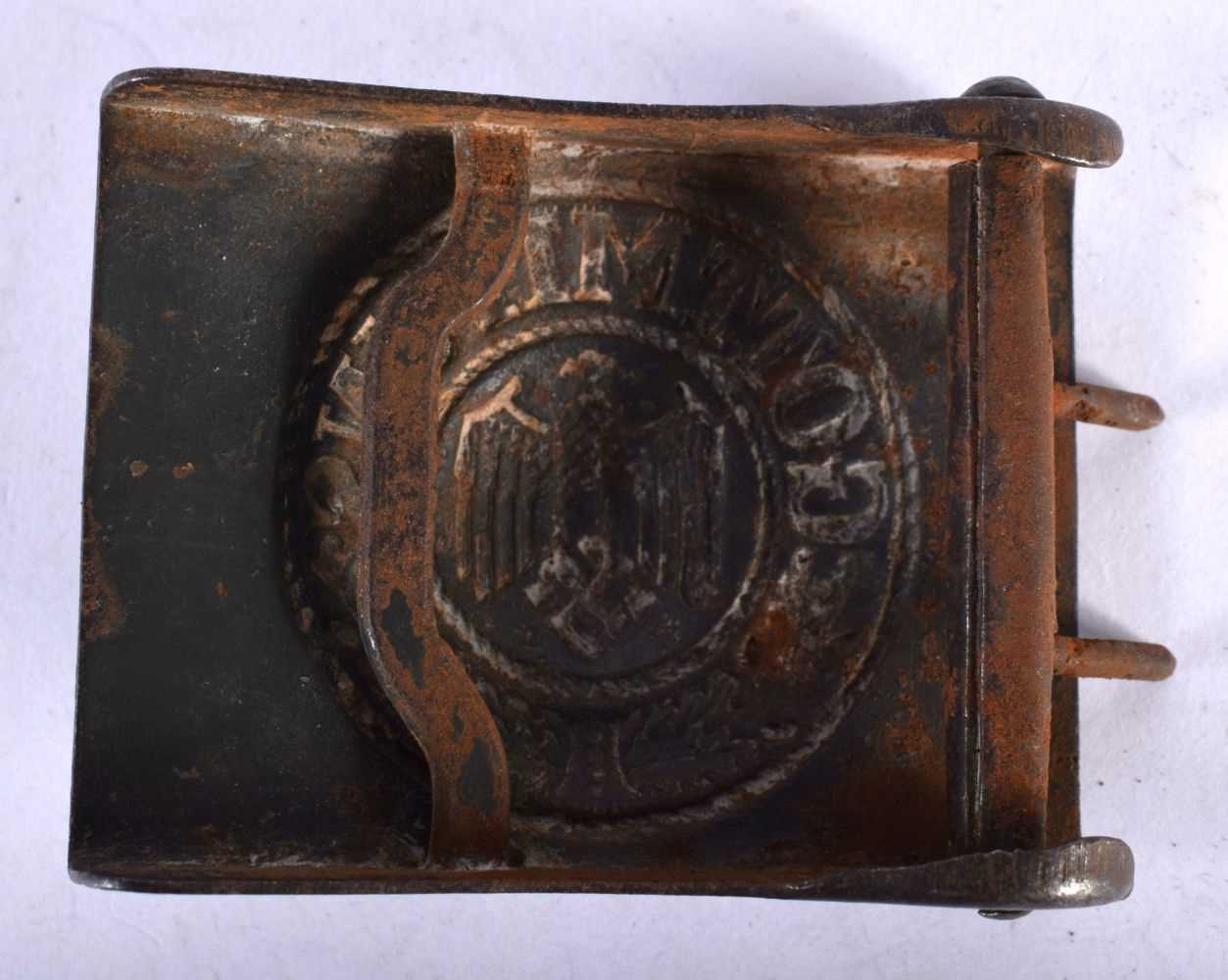 German WWI leather belt and buckle with the Prussian motto - Gott Mit Uns. Belt 94 cm x 4cm. Wear - Image 3 of 4