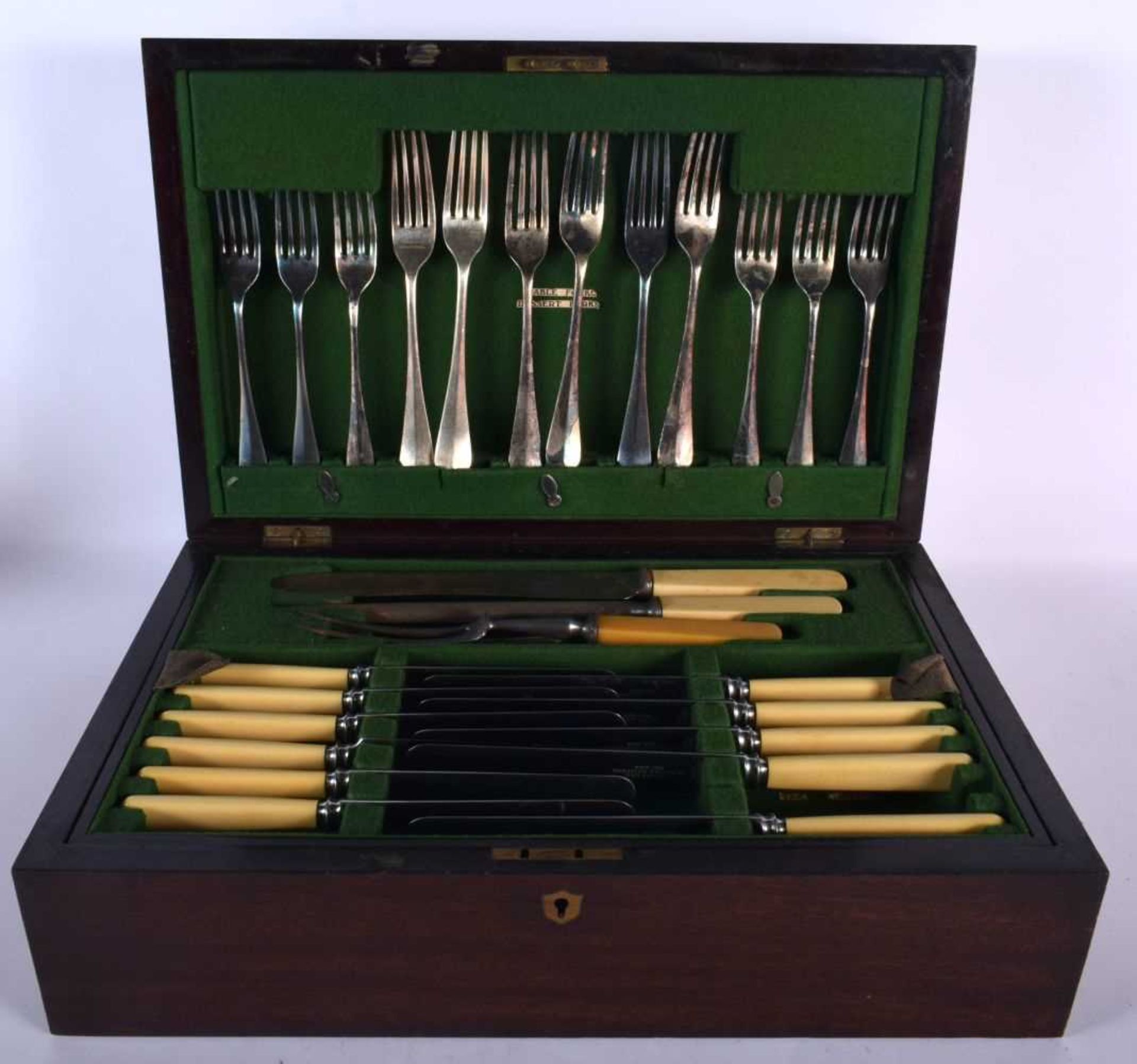 Vintage Cutlery Set of Steak Knives by Harrison Brothers in a Wooden Canteen. 13.5cm x 42.5cm x 27.