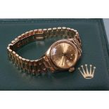 A LADY'S GOLD ROLEX OYSTER PERPETUAL DATEJUST CHRONOMETER, the gilt diameter with applied batons,