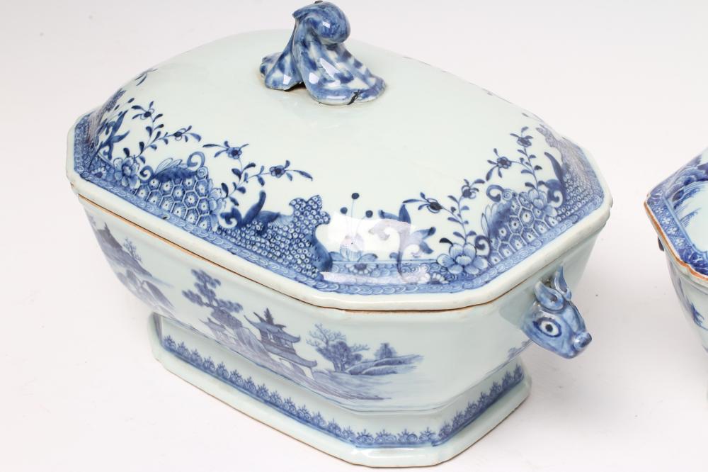 TWO CHINESE EXPORT PORCELAIN TUREENS AND COVERS of canted oblong form, painted in underglaze blue - Image 3 of 5