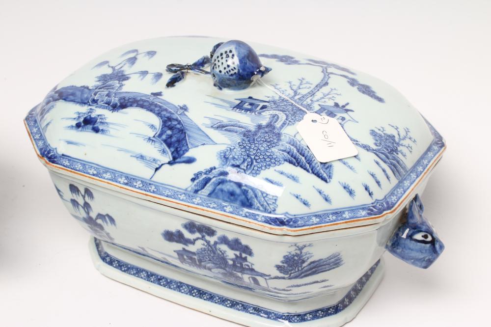 TWO CHINESE EXPORT PORCELAIN TUREENS AND COVERS of canted oblong form, painted in underglaze blue - Image 2 of 5