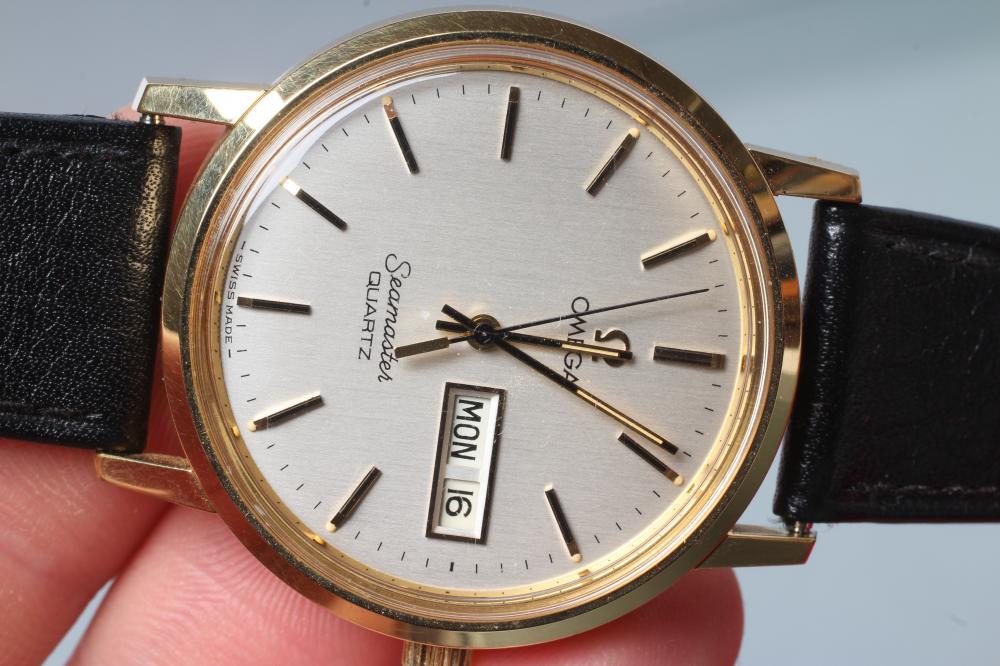 A GENTLEMAN'S GOLD PLATED OMEGA SEAMASTER QUARTZ WRISTWATCH, the pale champagne dial with applied - Image 3 of 9