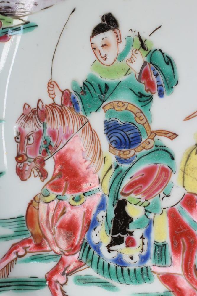 A SET OF THREE CHINESE PORCELAIN FAMILLE ROSE PLATES painted with a horseman fording a stream, his - Image 6 of 6