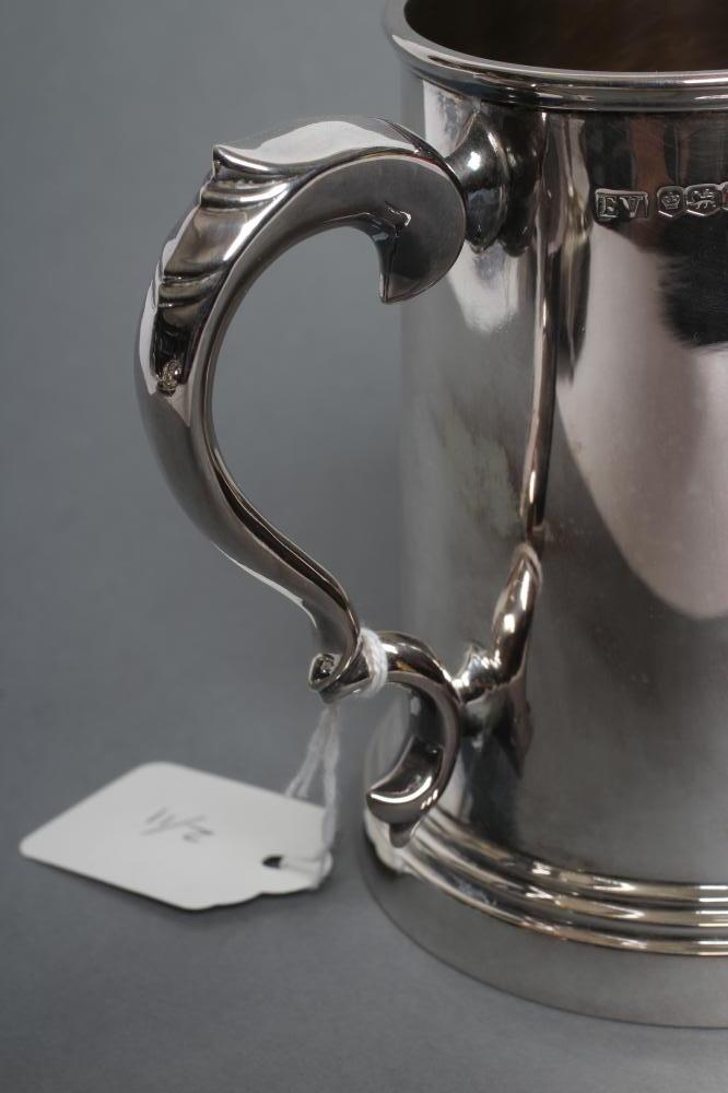 A SILVER MUG, maker Viners, Sheffield 1942, of tapering cylindrical form with double C scroll handle - Image 2 of 4