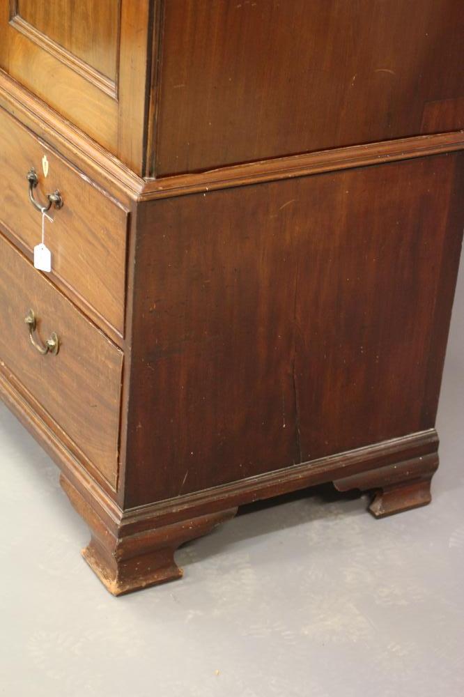 A GEORGIAN MAHOGANY LINEN PRESS, third quarter 18th century, the dentil moulded cornice over two - Image 3 of 3