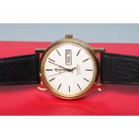 A GENTLEMAN'S GOLD PLATED OMEGA SEAMASTER QUARTZ WRISTWATCH, the pale champagne dial with applied