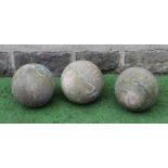 A SET OF THREE SANDSTONE SPHERES, 12" high (Est. plus 24% premium inc. VAT)