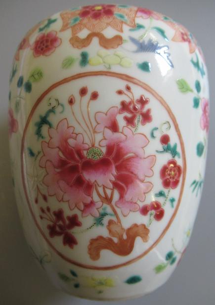 A CHINESE PORCELAIN FAMILLE ROSE JAR of ovoid form painted with roundels of peonies on a scattered - Image 5 of 13