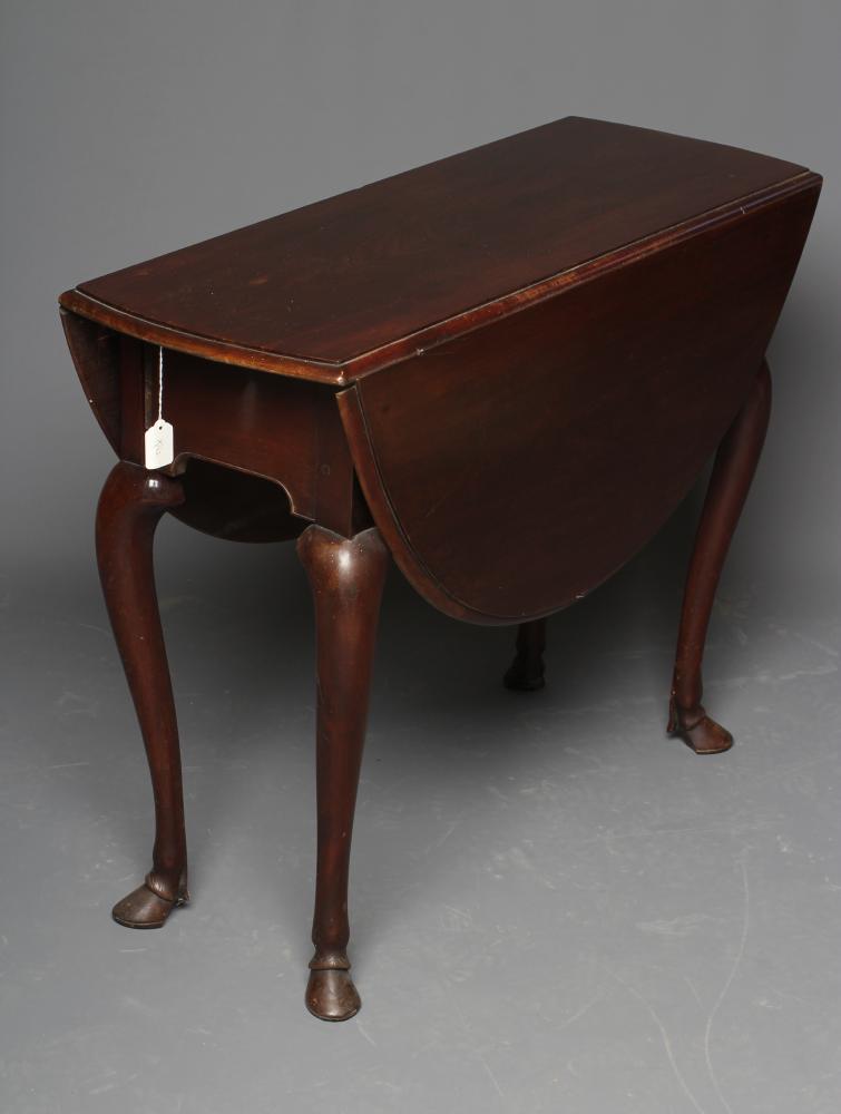 A GEORGIAN MAHOGANY DROP LEAF TABLE, mid 18th century, the moulded edged oval top over arched frieze