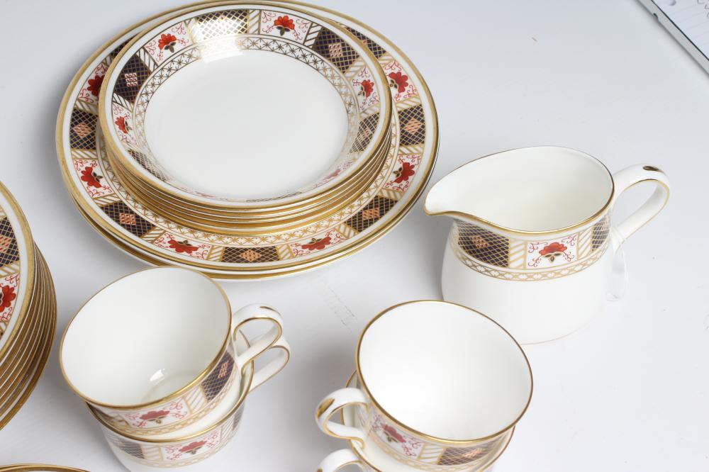 A ROYAL CROWN DERBY CHINA "DERBY BORDER" IMARI PATTERN PART DINNER AND TEA SERVICE, comprising - Image 4 of 5