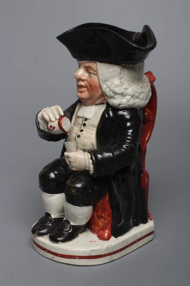 AN ENOCH WOOD TYPE EARTHENWARE DRUNKEN PARSON OR DR. JOHNSON TOBY JUG, c.1800, wearing a black - Image 3 of 5