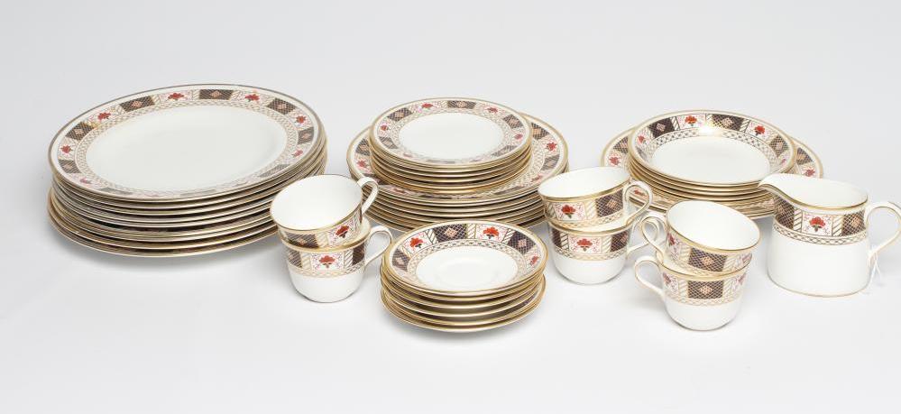 A ROYAL CROWN DERBY CHINA "DERBY BORDER" IMARI PATTERN PART DINNER AND TEA SERVICE, comprising