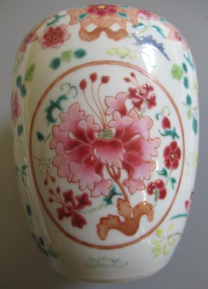 A CHINESE PORCELAIN FAMILLE ROSE JAR of ovoid form painted with roundels of peonies on a scattered - Image 8 of 13