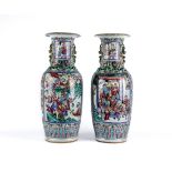 A PAIR OF CANTONESE PORCELAIN FAMILLE ROSE ROULEAU ALCOVE VASES with shi-shi handles and salamanders