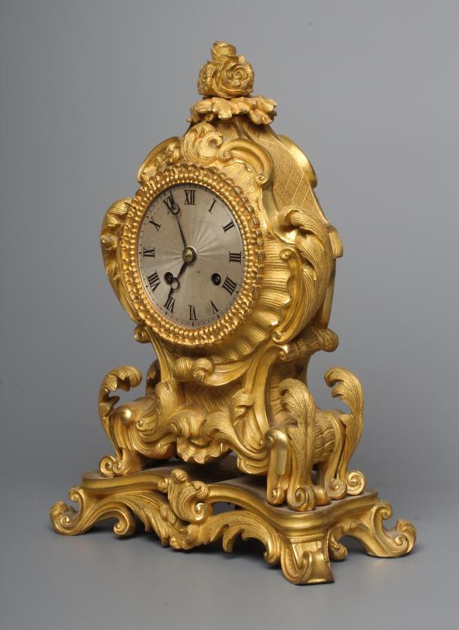 A FRENCH GILT METAL CASED MANTEL CLOCK, late 19th century, the twin barrel movement with anchor - Image 2 of 4