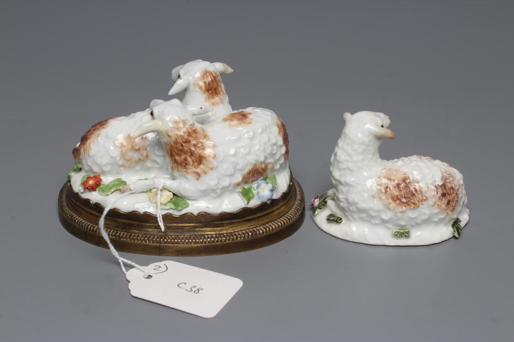 A MEISSEN PORCELAIN GROUP, early 19th century, modelled as two recumbent sheep on a flower encrusted - Image 4 of 5