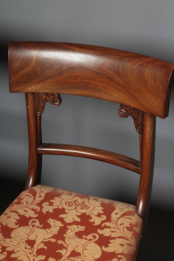 A SET OF EIGHT WILLIAM IV MAHOGANY DINING CHAIRS, including an elbow chair, the open back with - Image 3 of 3