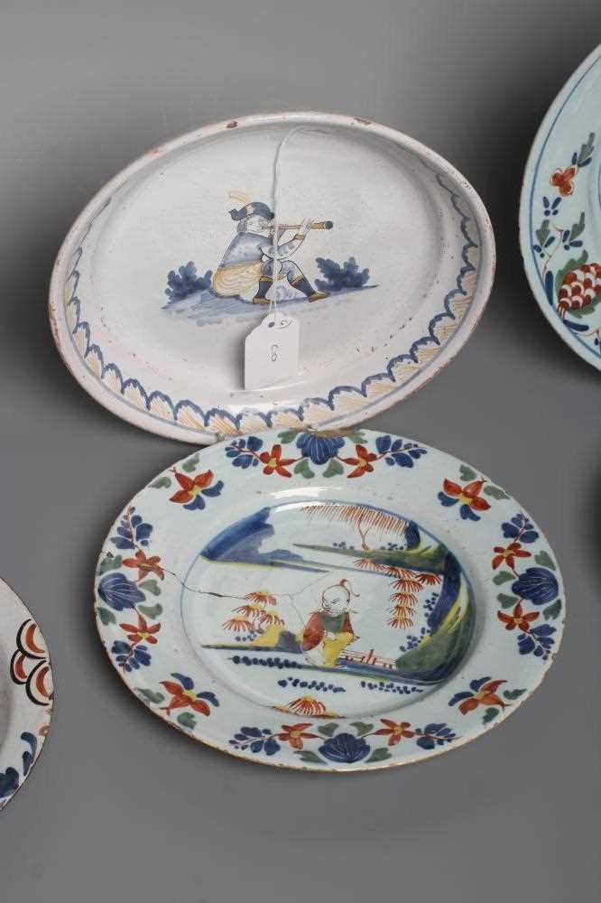 AN ENGLISH DELFT PLATE, London c.1740, painted in green, red, yellow and blue with a seated - Image 3 of 4