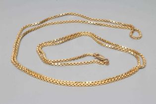 A BOX LINK CHAIN with lobster clasp, stamped 750, 31.1g (Est. plus 24% premium inc. VAT) Condition