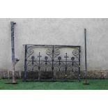 AN ARTS AND CRAFTS STYLE GATE, early 20th century, in wrought and cast iron with a band of