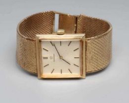 A GENTLEMAN'S 9CT GOLD OMEGA WRISTWATCH, the square pale champagne dial with applied metal batons,