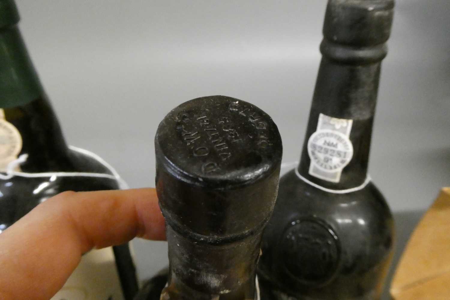 3 bottles port, comprising 1 Dow's 1985, 1 Delaforce 1977 & 1 Fonseca Terra Prima (Est. plus 24% - Image 4 of 4