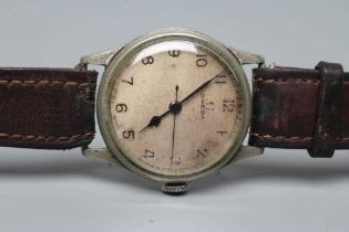 A WORLD WAR II AIR MINISTRY RAF PILOT'S/NAVIGATOR'S OMEGA WRISTWATCH, c.1943(?), the buff dial