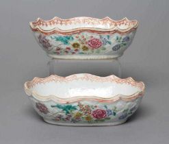 A PAIR OF CHINESE PORCELAIN SMALL DISHES of oval form with basket weave moulding, painted in