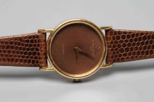 A LADY'S 18CT GOLD BAUME & MERCIER WRISTWATCH, the brown grained plain dial with gilt metal hands