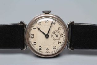 A MID SIZE WRISTWATCH, the matt dial with black Roman numerals to the chapter ring enclosing