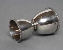 AN EDWARDIAN SILVER DOUBLE ENDED COCKTAIL MEASURE, maker Wakely & Wheeler, London 1904, the plain