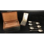 A silver wood lined box hallmarked Birmingham 1917 along with a silver compact with inside mirror