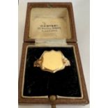 A 9 carat gold signet ring, weight 3.7gm, size 1.