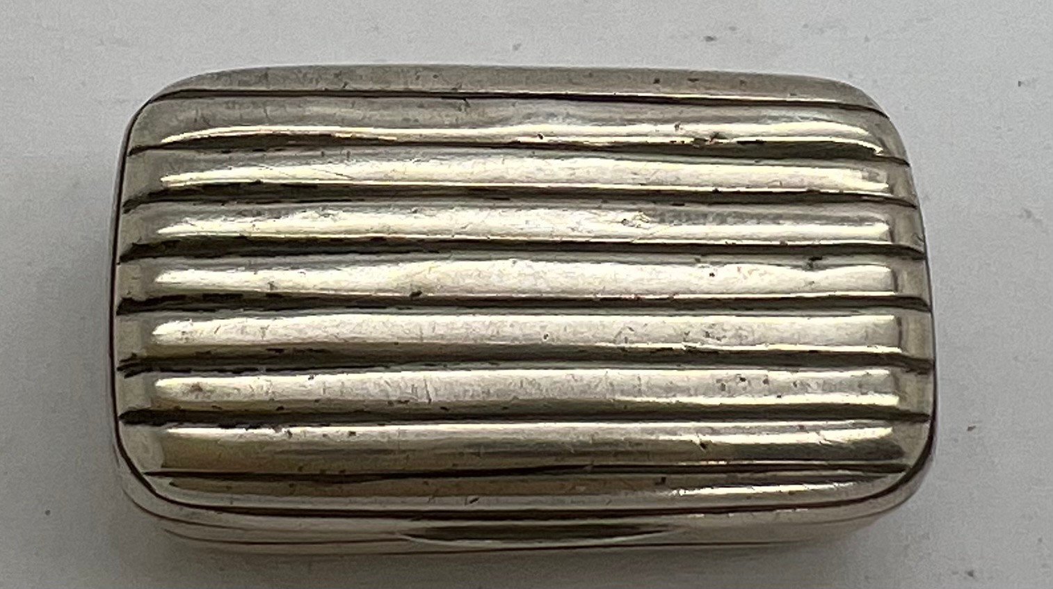 Silver vinaigrette London 1811, maker WE? 2.5cm x 1.5cm.