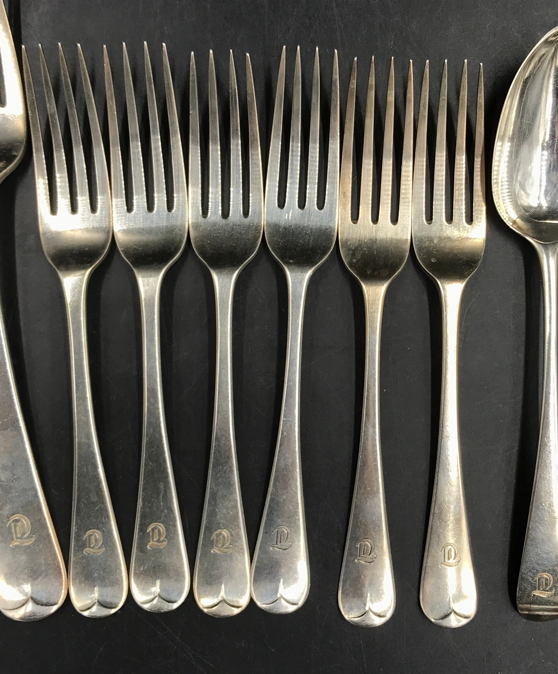 A harlequin set of Old English Pattern cutlery, six table forks, London 1828, maker Josiah Piercy I, - Image 3 of 5