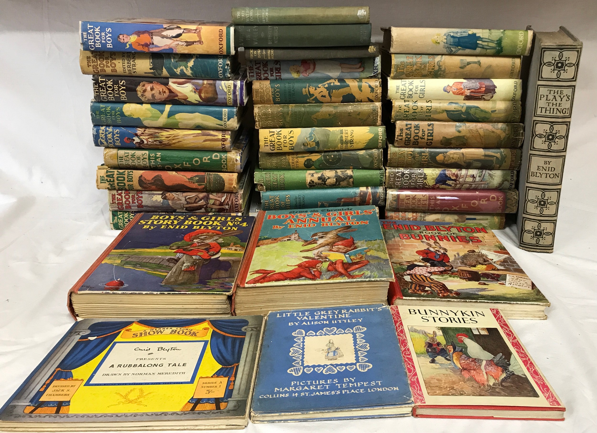 Collection of books to include The Play's the Thing by Enid Blyton, Boys's & Girl's Annual by Enid