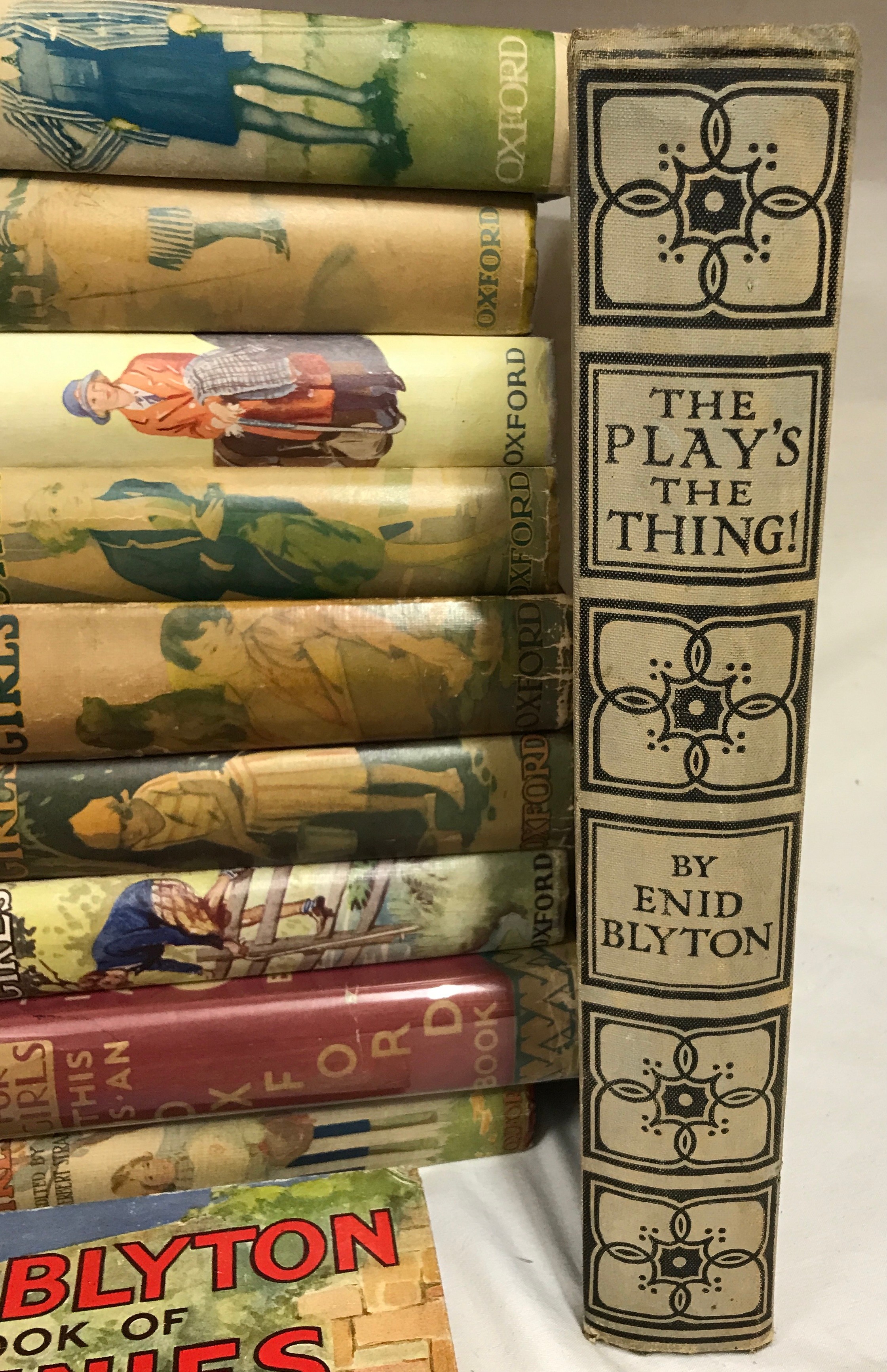 Collection of books to include The Play's the Thing by Enid Blyton, Boys's & Girl's Annual by Enid - Image 4 of 5