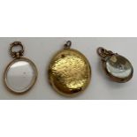 Nine carat gold to include opening locket with floral decoration approximately 3cm d. glass ball
