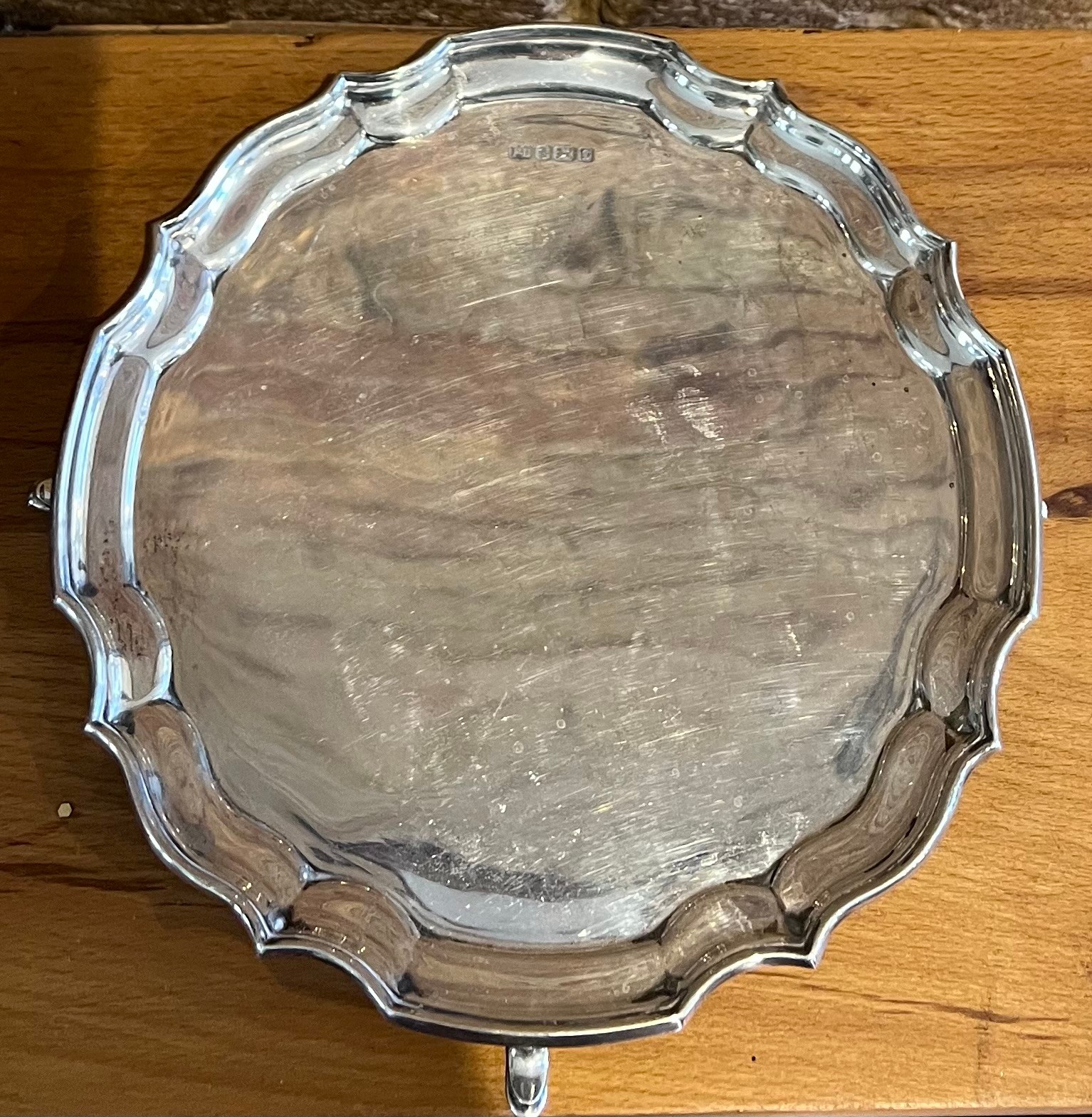 Silver salver with scalloped edge Sheffield 1978, maker F Drury. Diameter 20.5cm. Weight 324gm. - Image 2 of 5