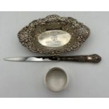 Silver to include pierced bonbon dish, Chester 1899, maker Jay, Richard Attenborough & Co. Napkin