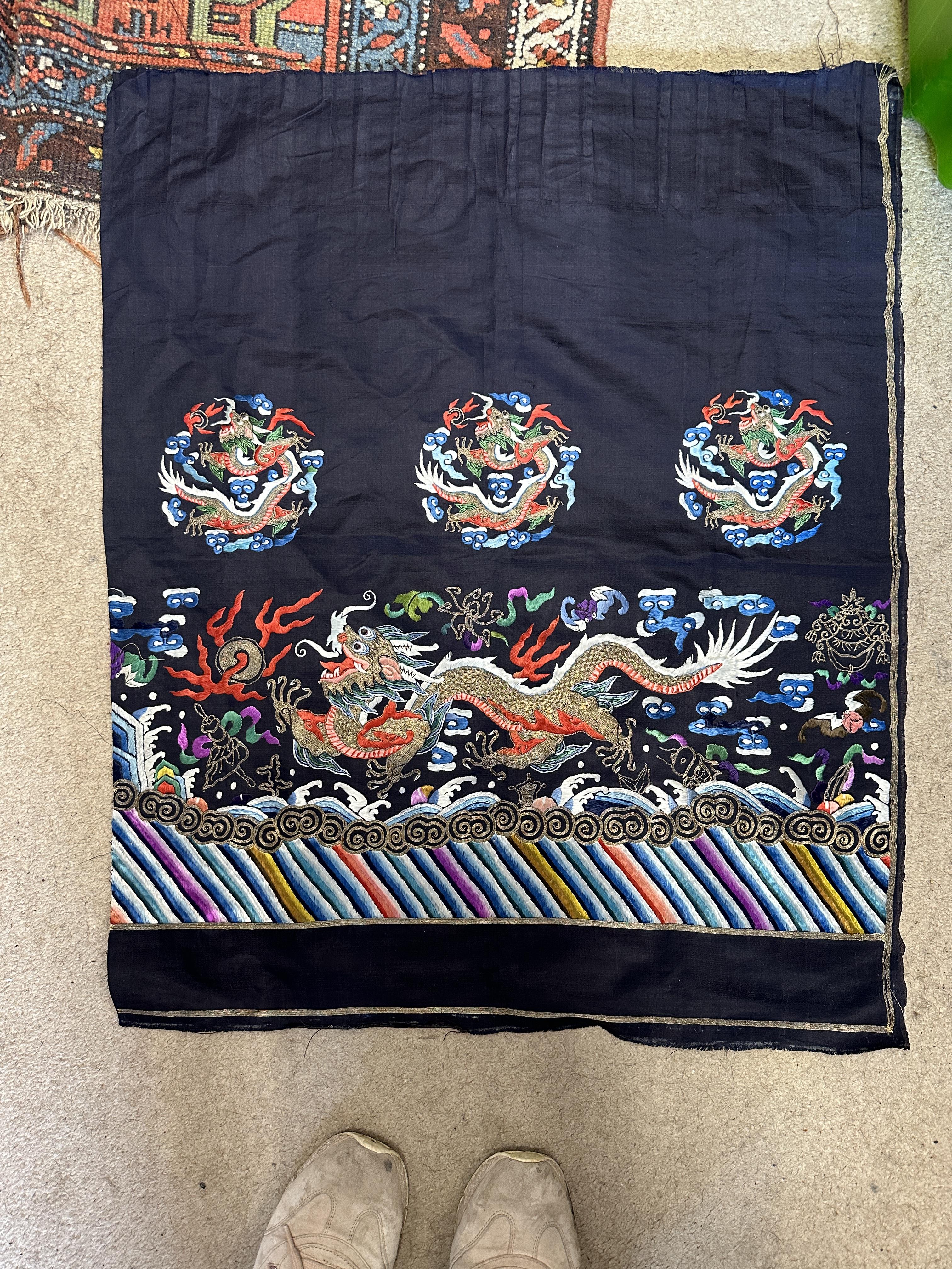 Chinese embroideries to include good quality silk embroidery of group of three gentlemen 128 x 58 - Image 20 of 21