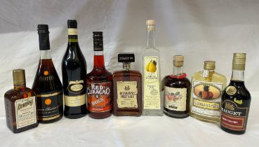 Collection of alcohol to include a bottle of Amaretto 50cl, Brown Brothers 2007 Cienna 750ml,
